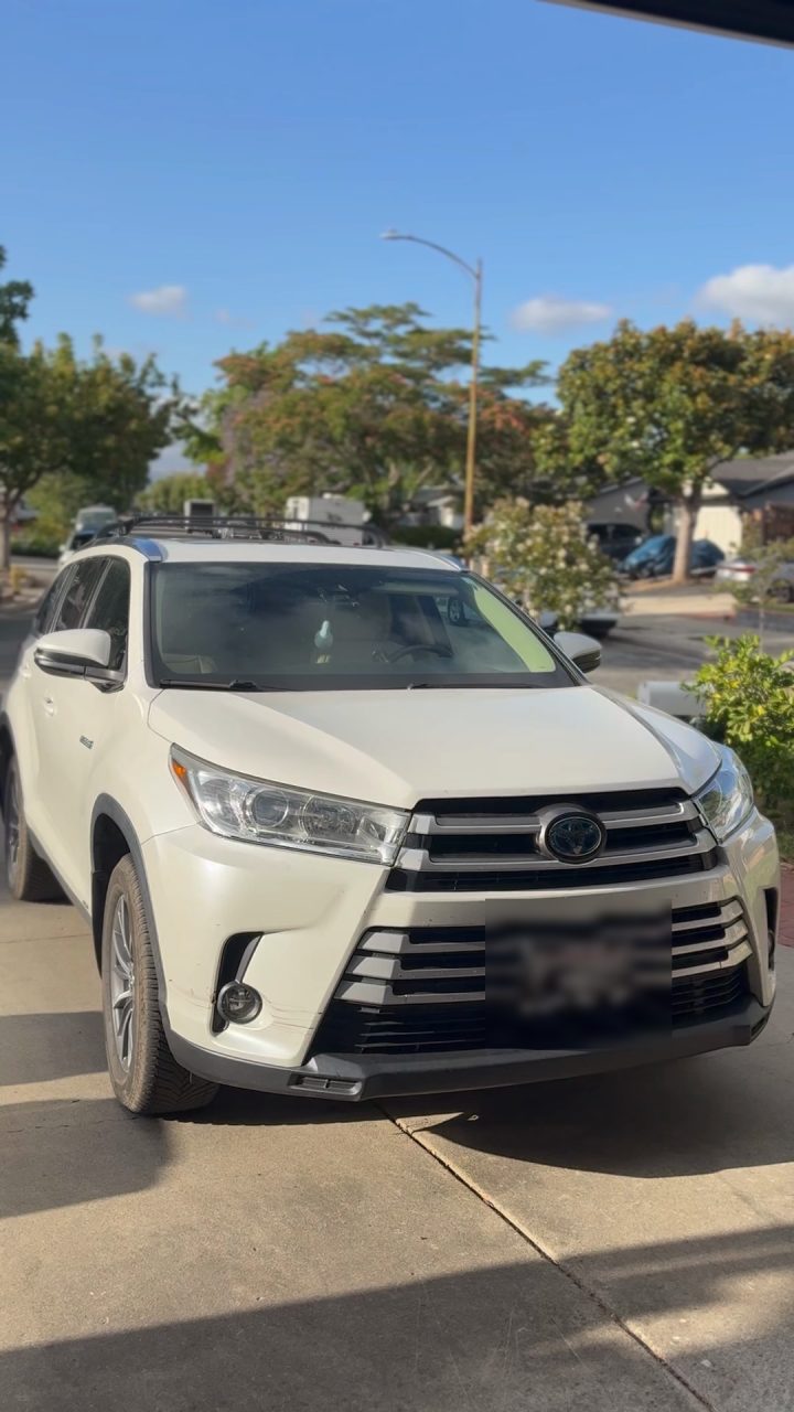 White Toyota Highlander after detailing